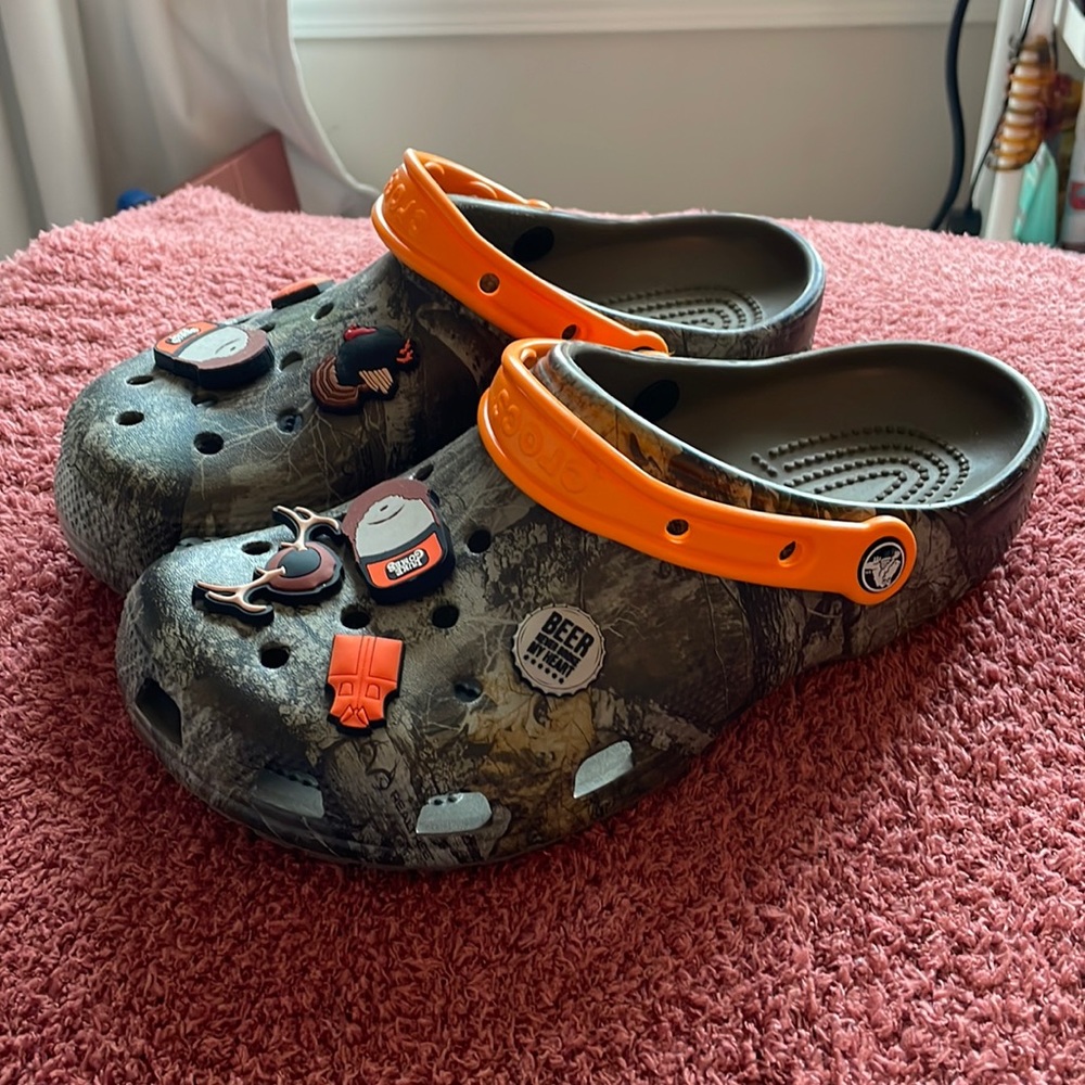 Luke Comb crocs